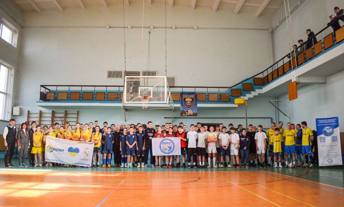 Учасники та організатори заходу до Дня Героїв Небесної Сотні